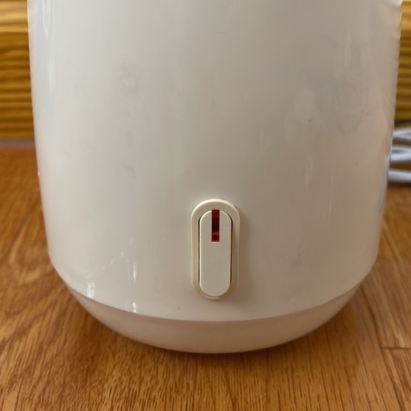 Facial Beauty Steamer w/ Gold Face Massager (Battery Operated) - Picture 5 of 9